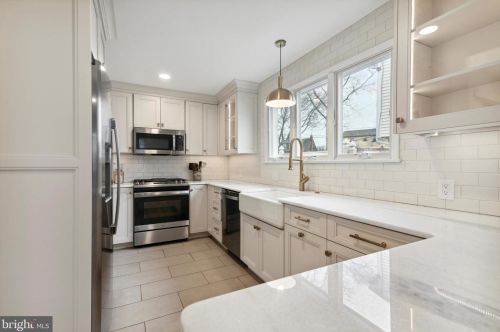 316 Glengary Dr, Pittsburgh PA 19083-2714 exterior