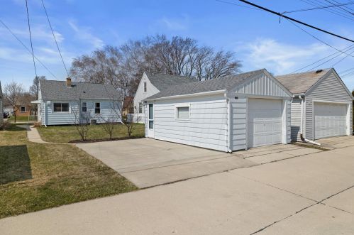 3418 92nd St, Milwaukee WI  53227-4418 exterior