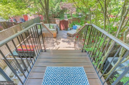 1122 Kensington Rd, Mc Lean VA 22101-2918 exterior