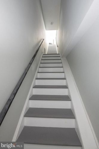 2122 2nd St, Philadelphia PA 19147-3802 exterior