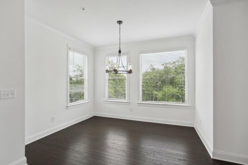 6607 Beacon Dr, Atlanta GA 30328 exterior