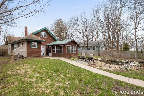 919 Leonard St, Grand Rapids MI 49504-4153 exterior