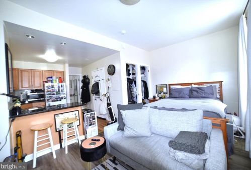 1410 6 St, Philadelphia PA 19147-5841 exterior