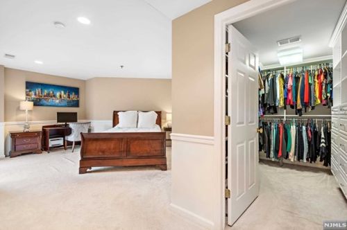 505 Smith Ct, Edgewater NJ 07020-1668 exterior