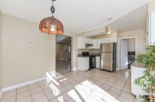 1407 Sycamore Ave, Tustin CA 92780-6279 exterior