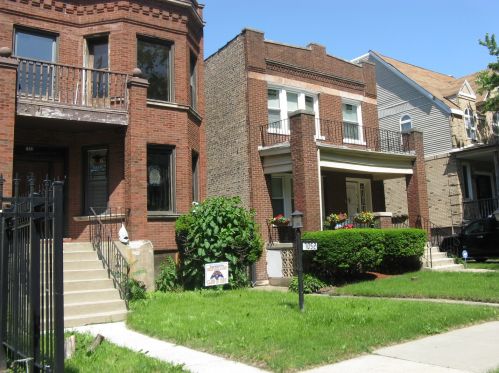 7052 Prairie Ave, Chicago, IL 60637-4632