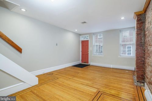 128 Mercy St, Philadelphia, PA 19148-2614