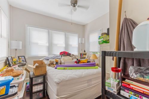 2235 Morse Ave, Chicago IL 60645-2932 exterior