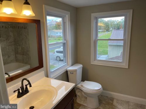 998 Plunkert Rd, Littlestown PA 17340-9643 exterior