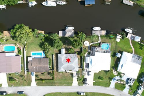 727 Calmoso Dr, Fort Pierce FL 34983-2208 exterior