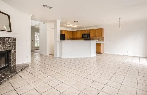 8000 Forbsdale Dr, Austin TX  78747-4012 exterior