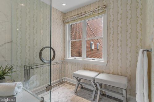 613 Royal St, Alexandria VA  22314-2031 exterior