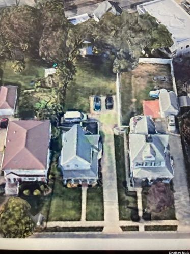 25 5th St, Valley Stream, NY 11581-1210