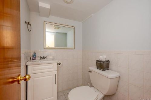 3327 Campbell Dr, Bronx NY 10465-1358 exterior