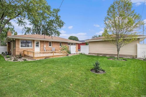 809 12 St, Mishawaka IN 46544-5822 exterior