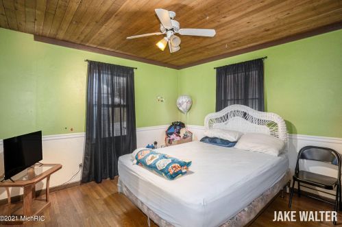 2392 Thornwood St, Wyoming MI exterior