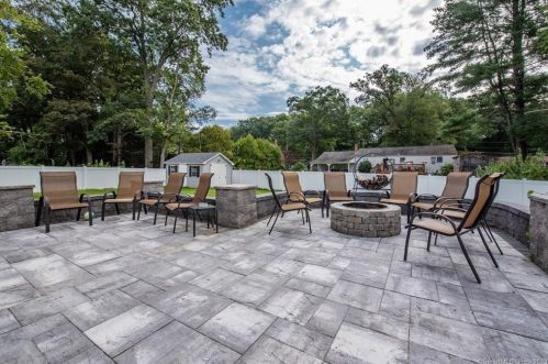 19 Burnham St, Enfield CT 06082-6102 exterior