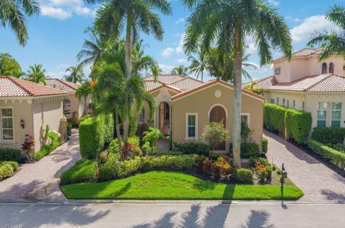 8528 Bellagio Dr, Naples FL 34114-6434 exterior