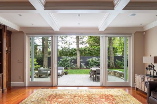 170 Blackstone Blvd, Providence RI 02906-5802 exterior