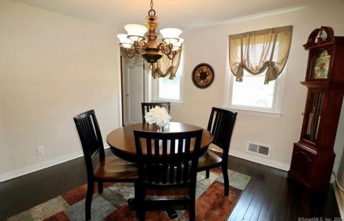 153 Bloomfield Ave, Windsor CT  06095-2819 exterior