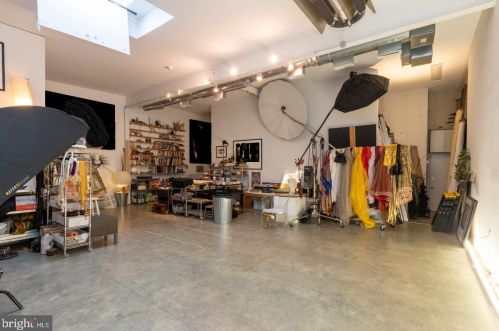 829 Catharine St, Philadelphia PA 19147-2716 exterior