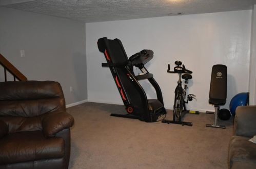 665 Newton Sq, Moon Twp PA 15108-1050 exterior