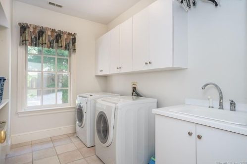 3 Farnham Way, Farmington CT 06032-1563 exterior