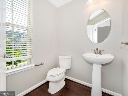 22213 Broadway Ave, Clarksburg MD 20871-3430 exterior