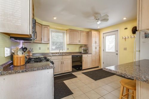 10 Whittaker Cir, Concord NH 03303-1589 exterior