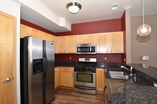 2121 Kinnickinnic Ave, Milwaukee, WI 53207-1327