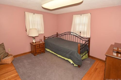 29 Eastgate Ln, Enfield CT 06082-6206 exterior