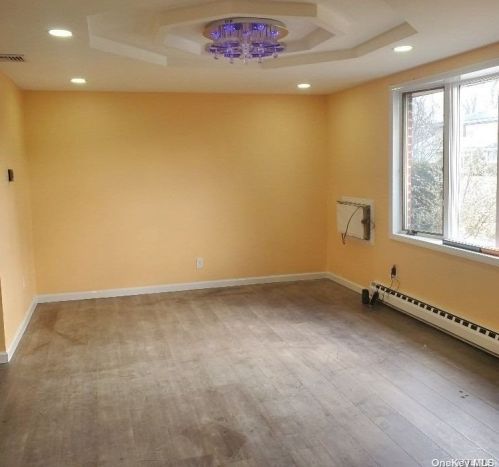 90 Birch Ln, Valley Stream NY 11581-2633 exterior