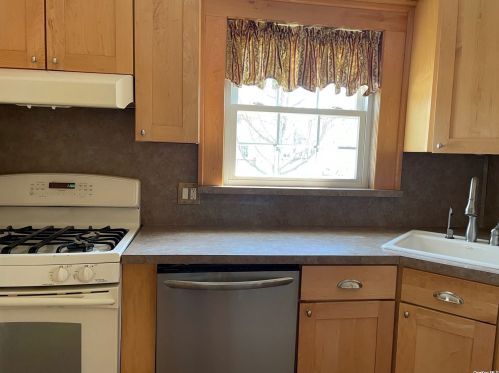 113 Cambridge St, Valley Stream NY 11581-1834 exterior