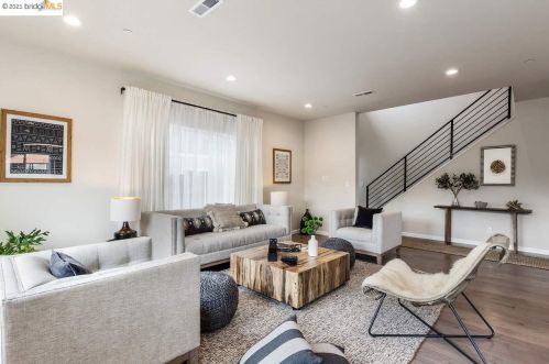 2325 8 St, Berkeley CA 94710-2311 exterior