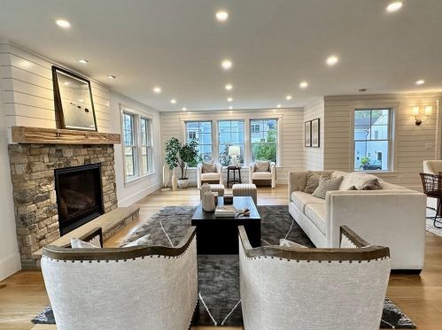 166 Ruggles Ave, Middletown RI 02840-4351 exterior