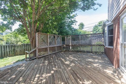 2998 Glenora Ln, Rockville MD 20850-3055 exterior