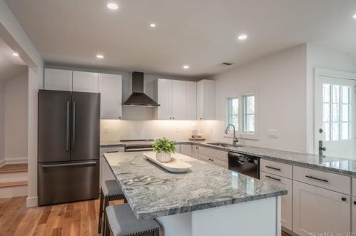 367 Chestnut Hl Rd, Wilton CT 06897-3504 exterior