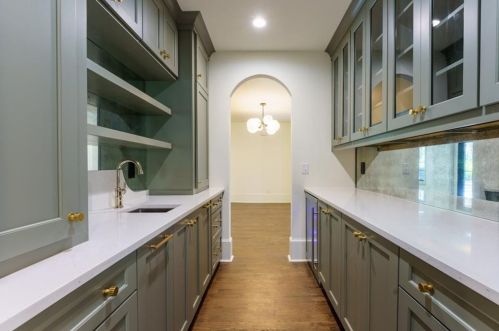 5666 Long Island Dr, Atlanta GA  30327-4842 exterior