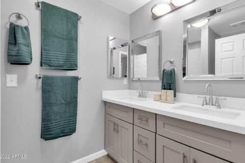 2545 15 St, Phoenix AZ 85040-1303 exterior