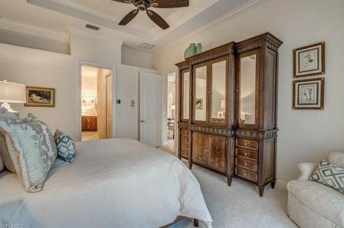 5597 Hammock Is Dr, Naples FL 34119-4692 exterior