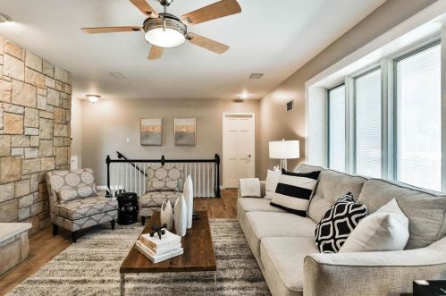 10101 Courtwick Dr, Saint Louis MO 63128-1613 exterior