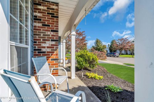 8 Gladstone Ave, Lakehurst NJ 08759-6625 exterior