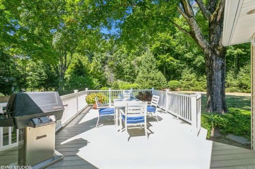 20 Fuller Rd, Briarcliff NY 10510-1328 exterior