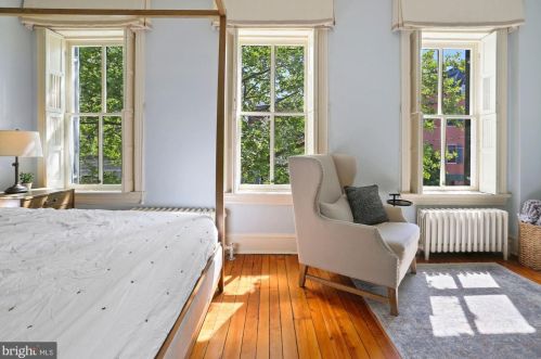 204 Royal St, Alexandria VA  22314-2627 exterior