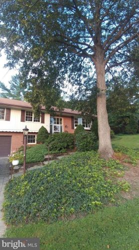 6208 Loch Raven Dr, Mc Lean VA  22101-3133 exterior