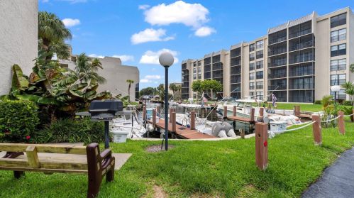 16 Royal Palm Way, Boca Raton FL  33432-8757 exterior