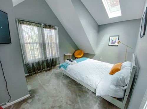 2743 Greenview Ave, Chicago IL 60657-4007 exterior