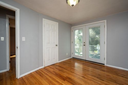 391 Massachusetts Ave, West Springfield MA 01089-2412 exterior