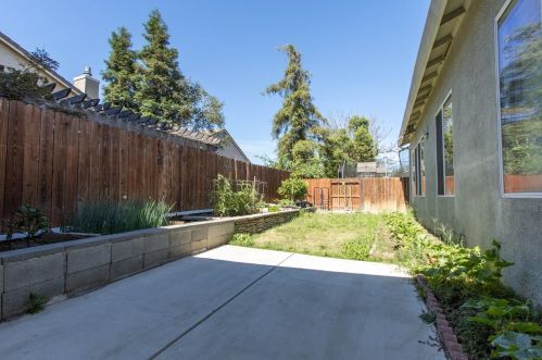 1072 Bennington Ave, Turlock CA  95382-0555 exterior