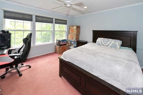 1037 Cambridge Ct, Mahwah NJ 07430-3249 exterior